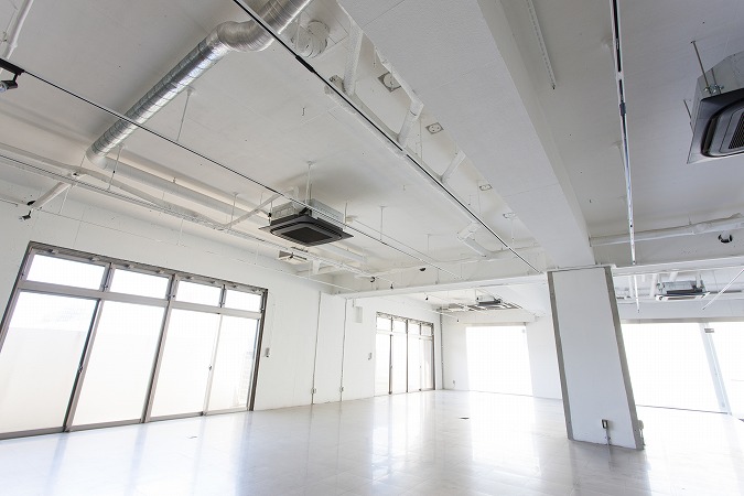 スケルトン工事で再生される店舗空間の美学